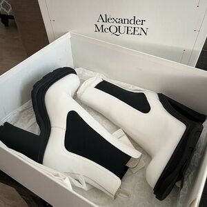 Alexander McQueen Women's Leather Heeled Chelsea Boots